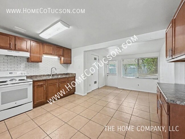 Building Photo - 4938 S Highland Dr