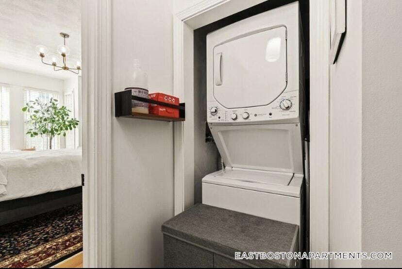 Building Photo - 171 Brooks St