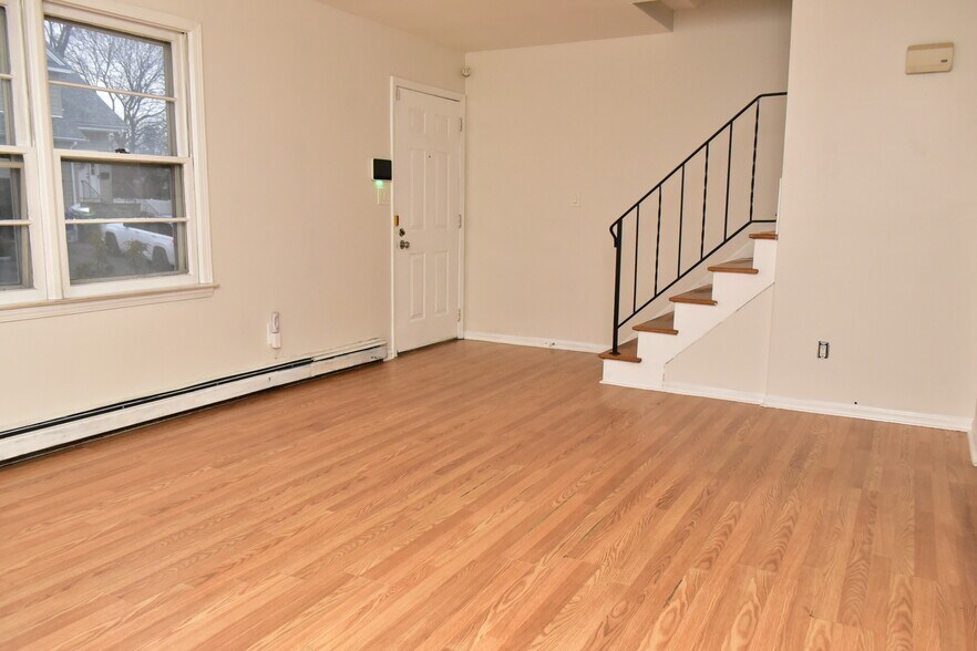 Building Photo - 65 Corinthian Ave