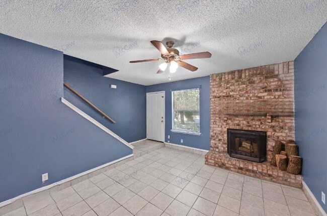 Building Photo - 800 Bluebonnet Dr