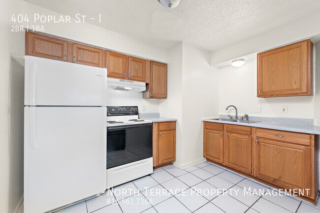 Building Photo - Beautifully Updated 2BR w/ In-Unit Laundry...