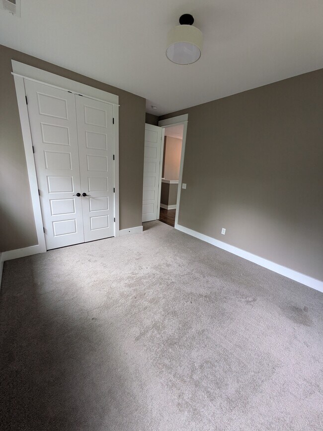 Building Photo - 2024B Straightway Ave