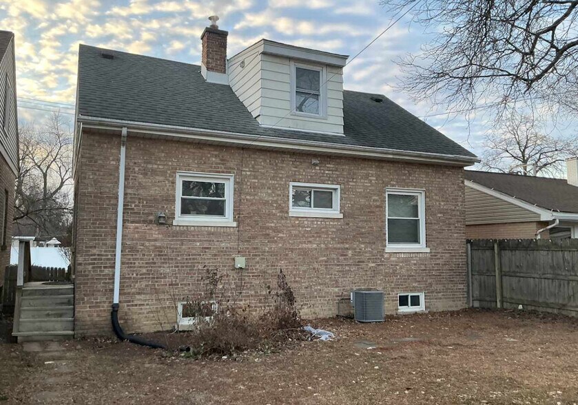 Building Photo - 3231 Park Ave