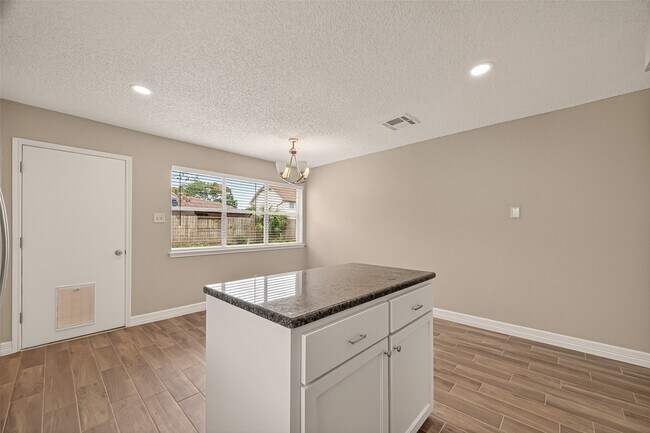 Building Photo - 15915 Dunmoor Dr