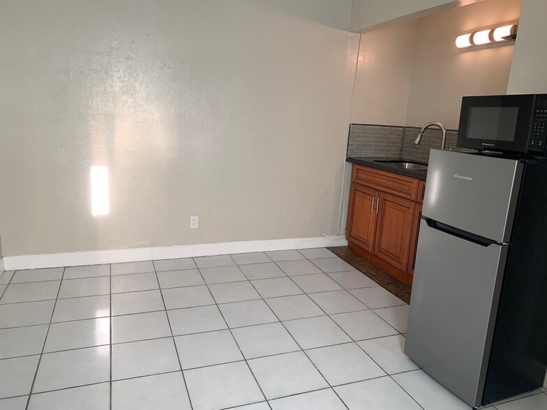 Building Photo - 4565 SW 143rd Ave