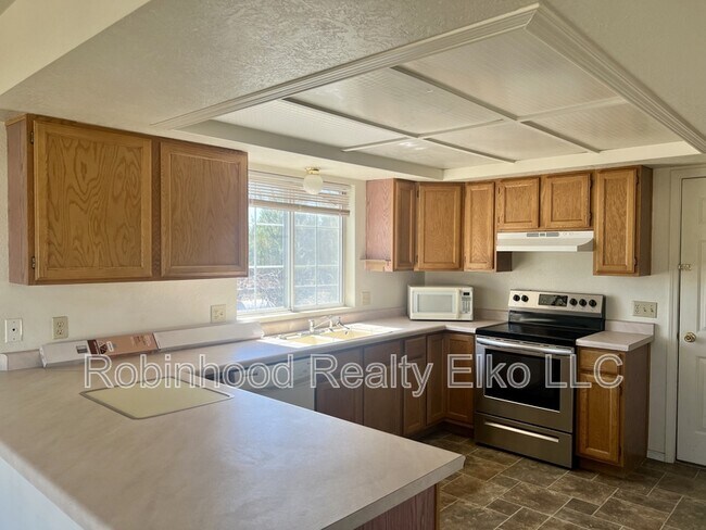 Building Photo - 132 Flora Pl