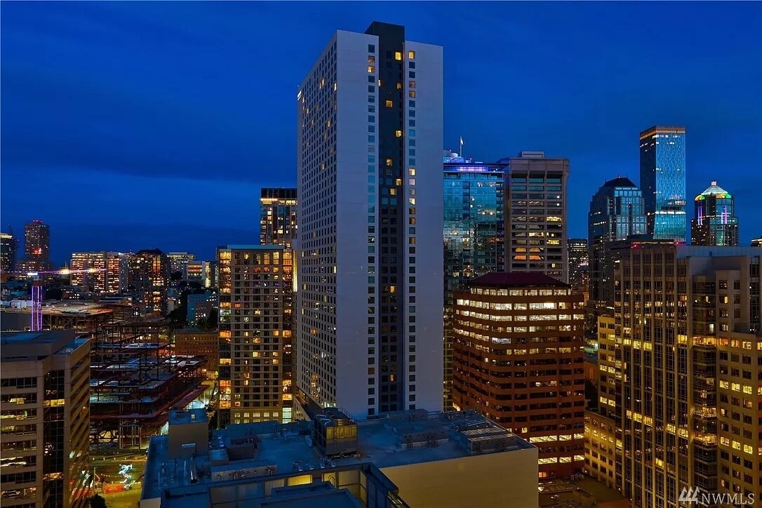 Night views of the changing Seattle skyline - 819 Virginia St