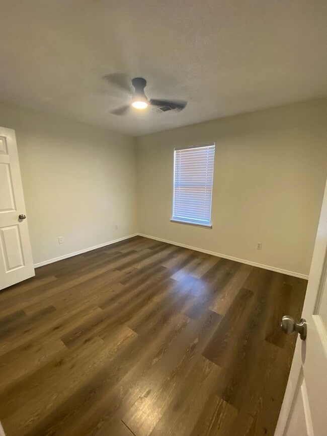 Building Photo - 3 Bed 2 Bath House