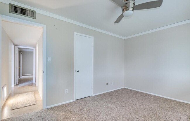 Building Photo - 2439 E Del Rio Dr
