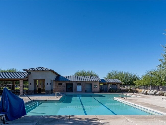 Building Photo - Modern Comfort Meets Community Living – 3 Bed, 2 Bath Beauty with Resort-Style Amenities!