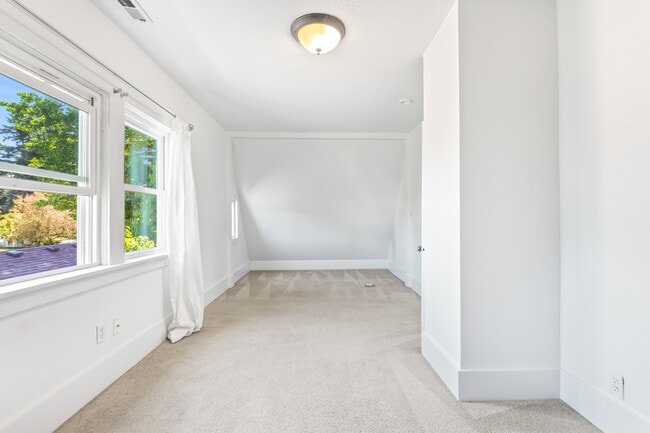 Building Photo - 9648 N Central St