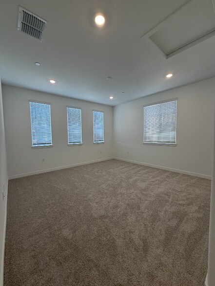 Building Photo - 5348 Liberty Ship Wy