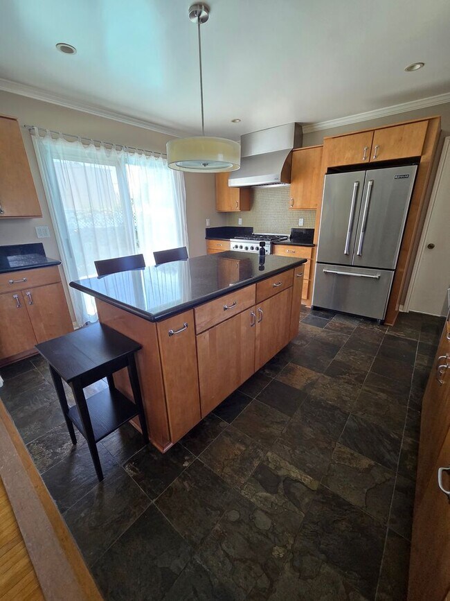 Building Photo - 1501 Edris Dr