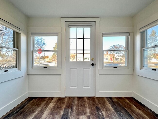 Building Photo - Fresh, Fun & Close to Elk Lake