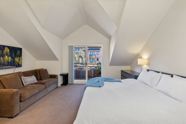 Building Photo - 113 Lost Creek Ln