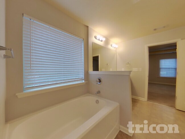 Building Photo - 2500 Wingfield Dr SW