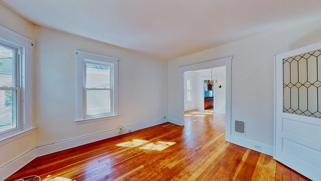 Building Photo - [In-Unit Laundry; Garden] Townhouse-Style Living, with Historical Details & Parking!