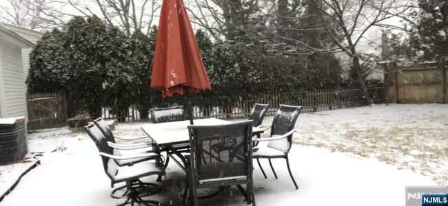 Building Photo - 11 Raymond Pl