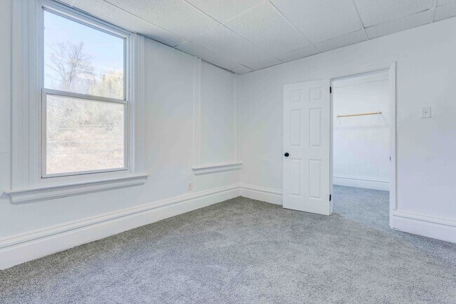 Building Photo - 238 Hazelwood Ave