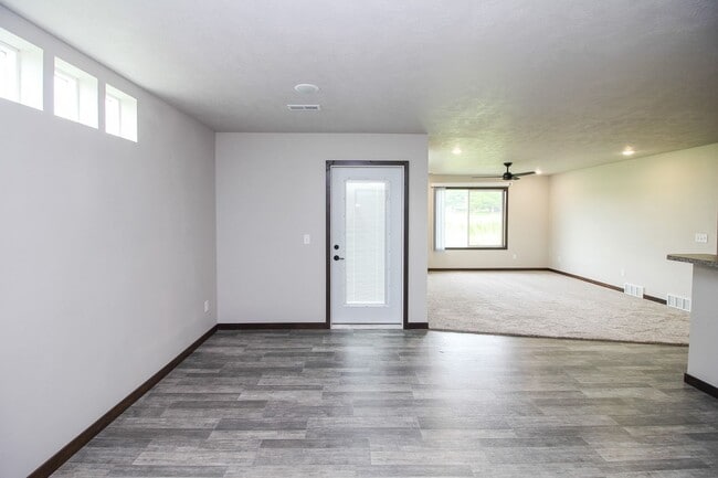 Building Photo - Brand New 3 bed 2 bath in Tea