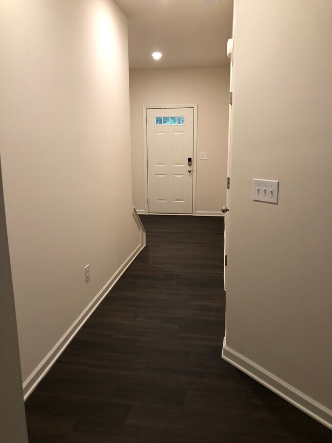 Building Photo - 5825 Union Walk Dr
