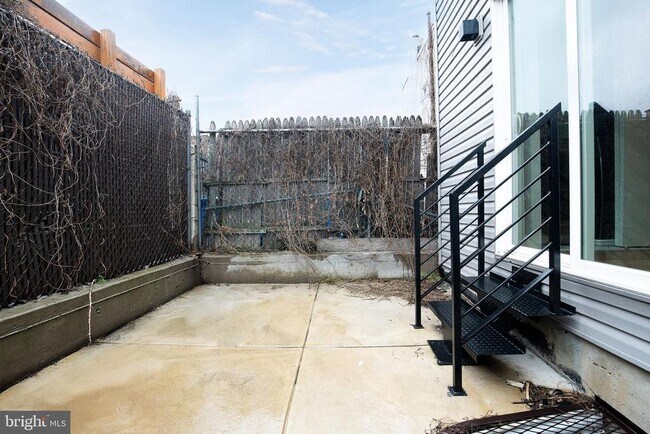 Building Photo - 2821 Livingston St