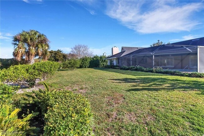 Building Photo - 449 Cypress Way E