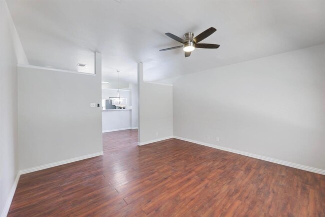 Building Photo - 9505 Woodvale Dr