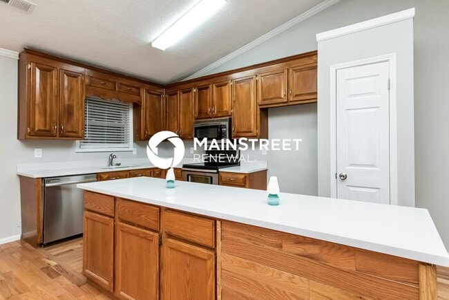 Building Photo - 4 Bedroom Pet-Friendly Home in Loganville, GA with Main Street Renewal