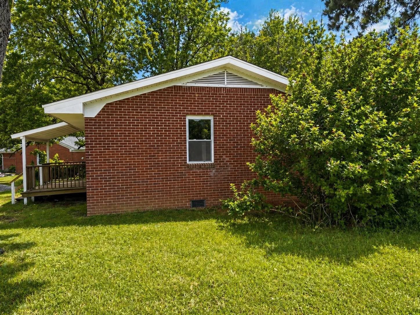 Building Photo - 2042 US-70