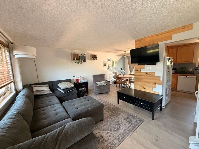 Building Photo - Comfortable Living in the Heart of Broomfield