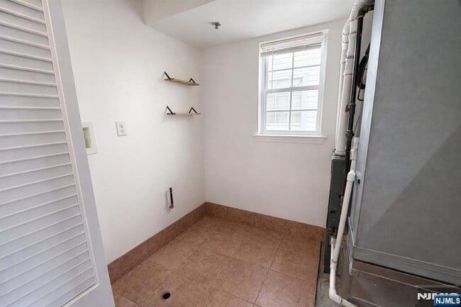 Building Photo - 231 N 12th St