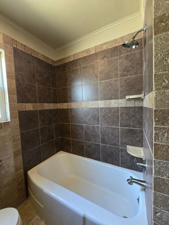 Building Photo - Cute 2 bedroom home near OBU