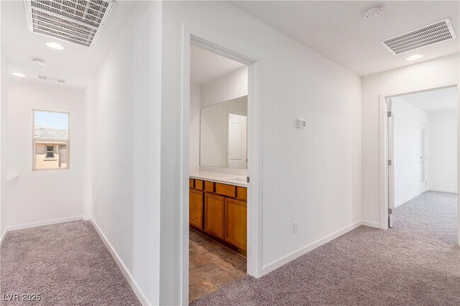 Building Photo - 9692 Jade Rise Ave