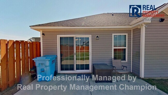 Building Photo - 4 BD/2 BA Single Story Home on Large Corner Lot w/Fenced Back Yard