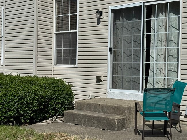 Building Photo - 605 Lakeridge Ct