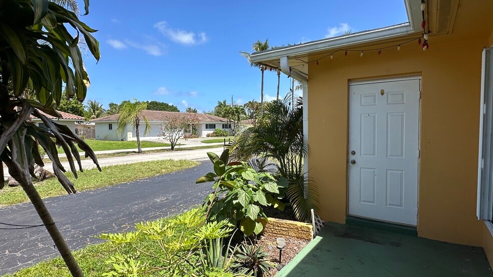 Building Photo - 2640 SE 3rd St