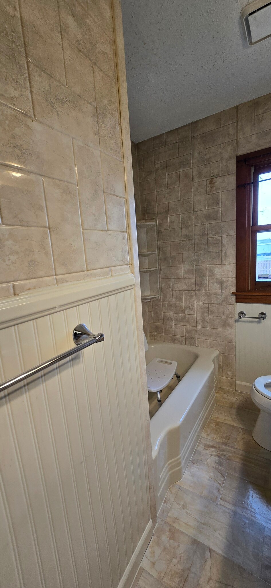 Building Photo - 2027 Glenbrook Dr