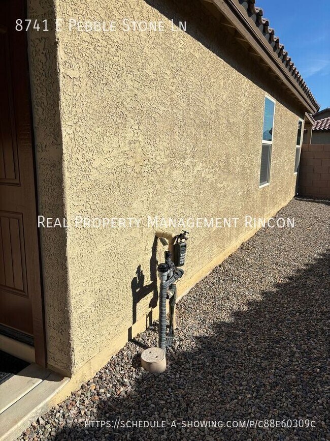 Building Photo - 8741 E Pebble Stone Ln