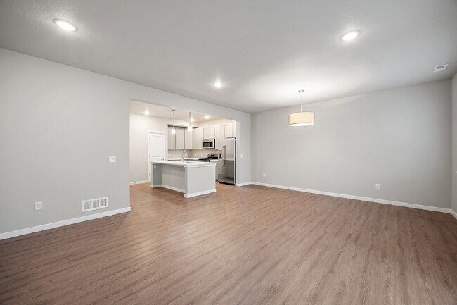 Building Photo - Modern 2 Bedroom, 2.5 Bathroom Townhome with a Loft, Central A/C, Gas Fireplace, and Washer and D...