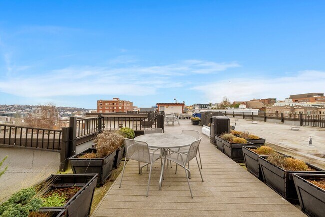 Building Photo - Top-Floor Studio with Stunning Views in Capitol Hill