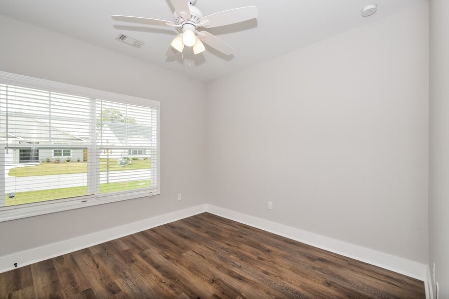 Building Photo - 21 Greyfield Dr
