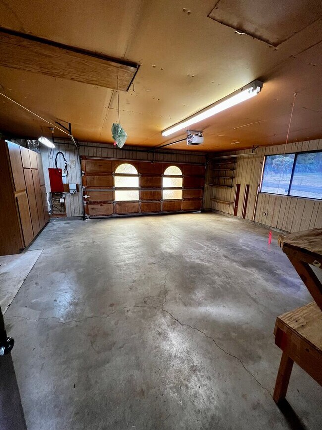 Building Photo - Beautiful home with a view in Bremerton.