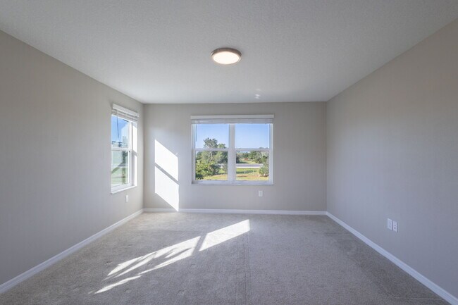 Building Photo - Gorgeous 3-Bed/2.5-Bath Townhome in Treves...