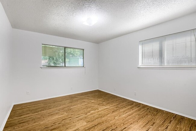 Building Photo - 10710 Topperwein Dr