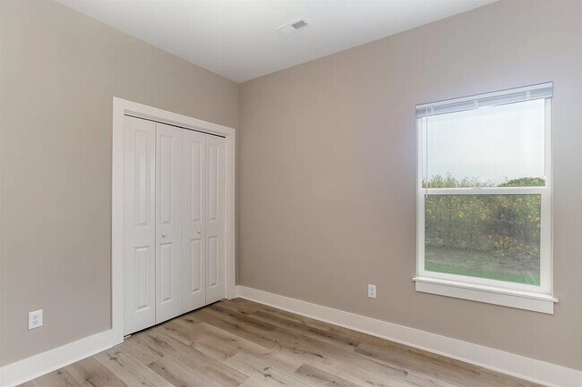 Building Photo - 1643 S Limuel Cir
