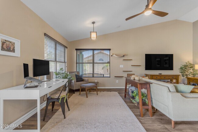 Building Photo - 1823 W Remington Dr