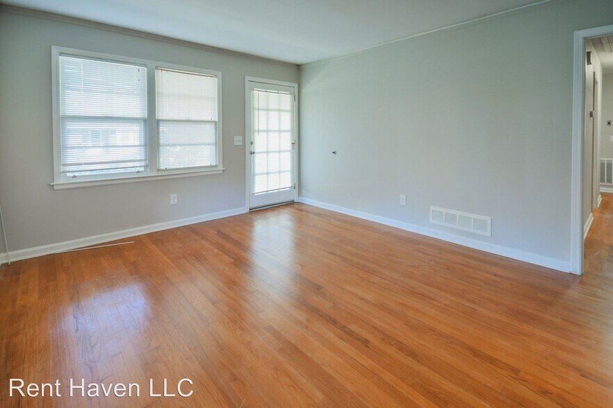 Building Photo - 4121 Chesterfield Dr