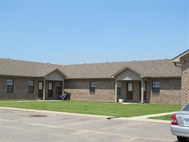 Primary Photo - Twin Lake Apartment