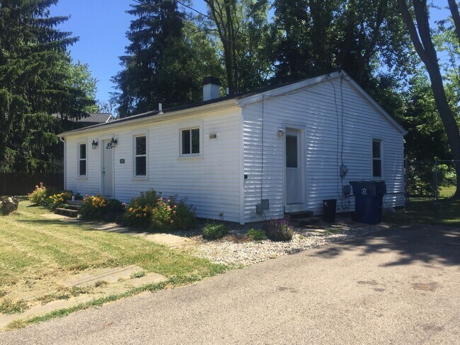 Building Photo - $1499 Charming, remodeled 3-Bed/1-Bath Ran...